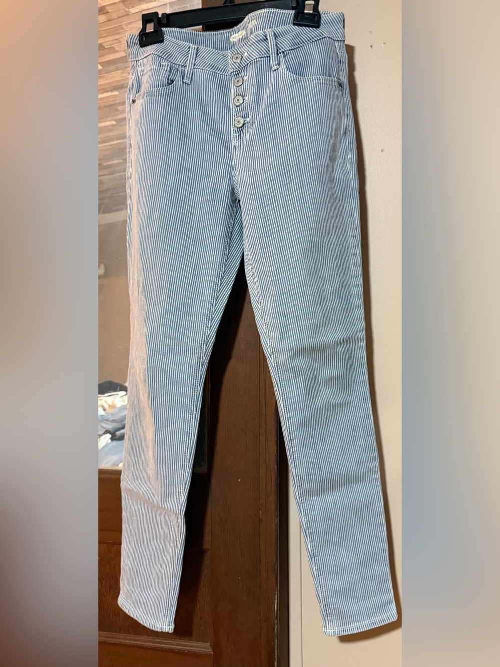Old Navy Rockstar Super Skinny Mid-Rise Jean